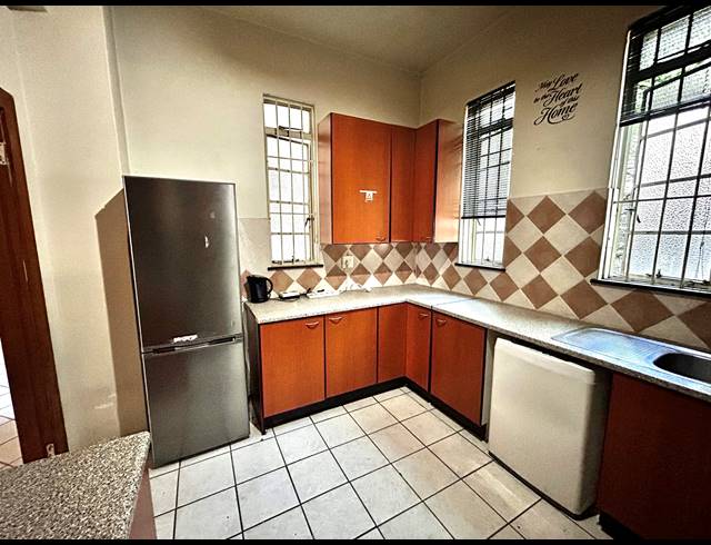 2 BEDROOM APARTMENT FOR SALE IN HOUGHTON ESTATE